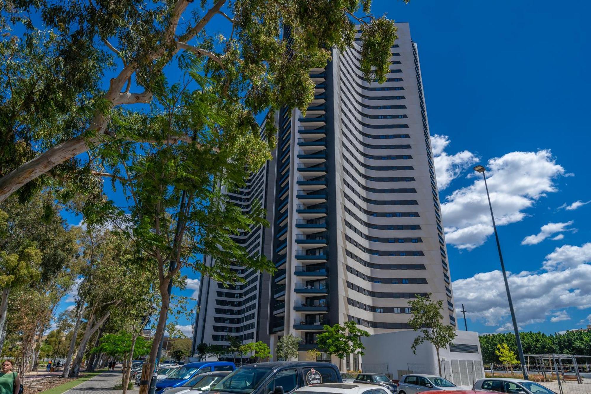 Xpce Urban 13 Skyline - Parking Free